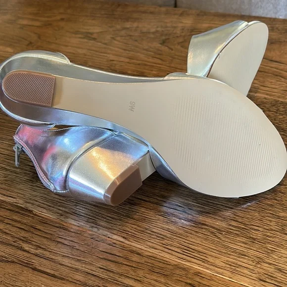 🎉❤️HP❤️🎉NWOT Badgley Mischka American Glamour Shoes - Picture 4 of 7